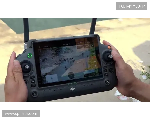 无人机拍摄系统加入智能跟踪，提供独特空中视角。