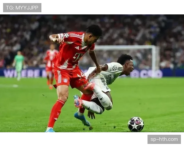 诺伊尔神勇扑救，拜仁门将多次化解皇马危险进攻